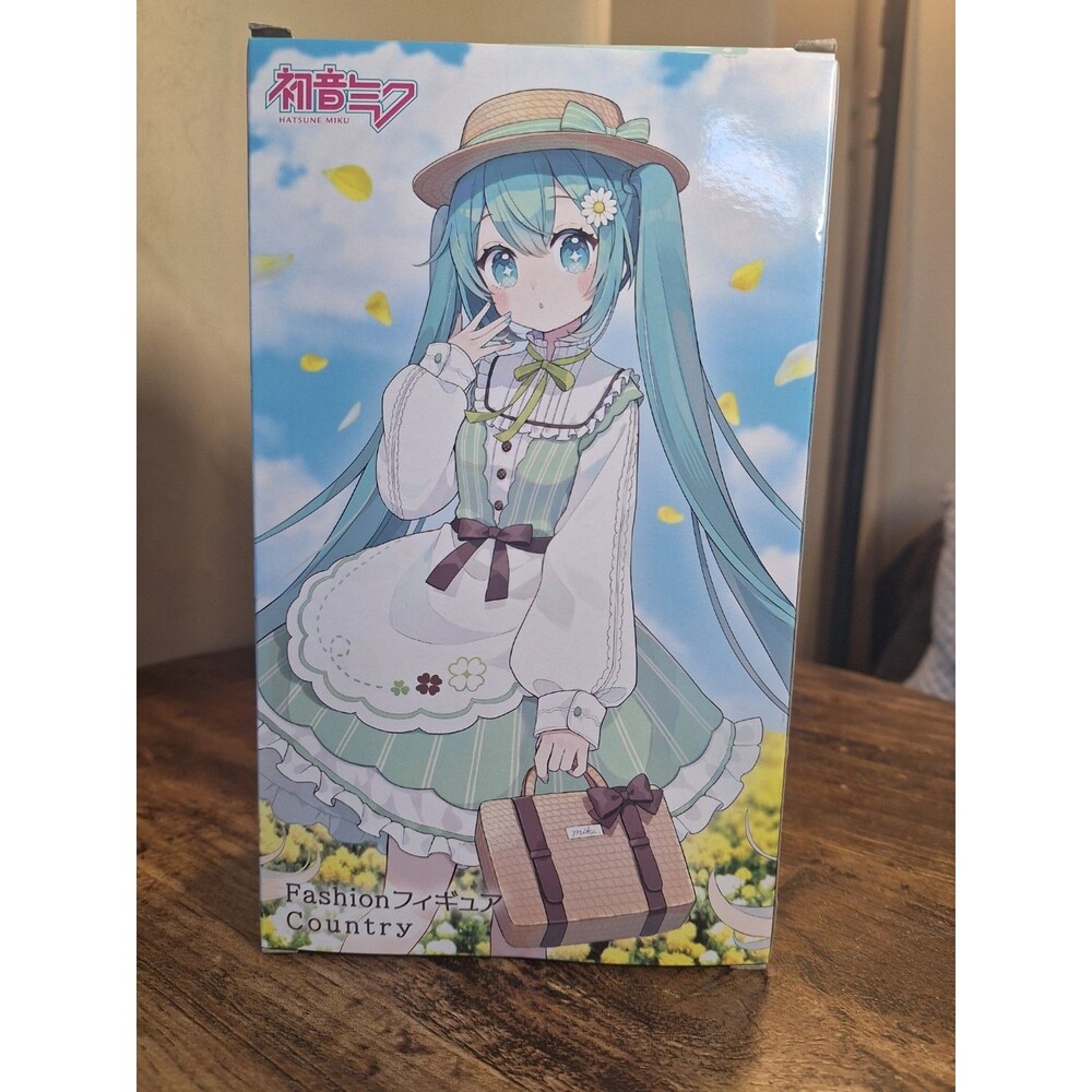 HATSUNE MIKU Fashion Country version figure NIB (US SELLER)
